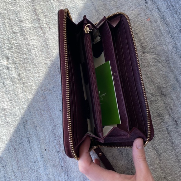 EUC KATE SPADE | Maroon Continental Wallet - Picture 6 of 7